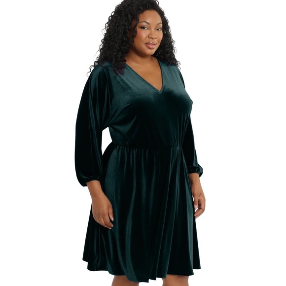 London Times | Alexandria Hunter Green Velvet Dress - Picture 1 of 8